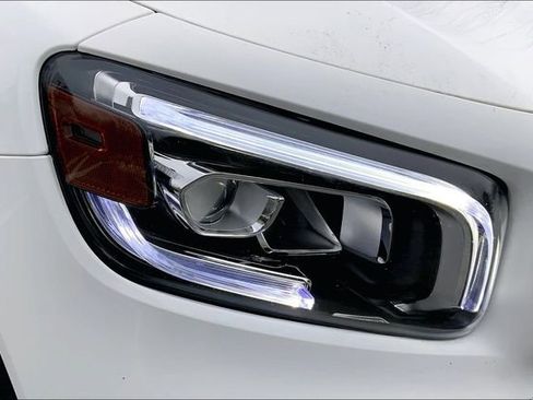 Used 2020 Mercedes-Benz GLB 250 4MATIC image 26