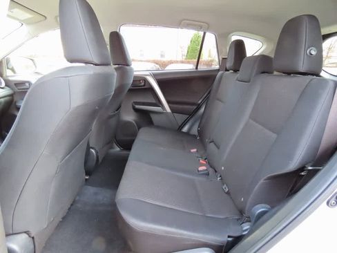 Used 2018 Toyota RAV4 LE image 14