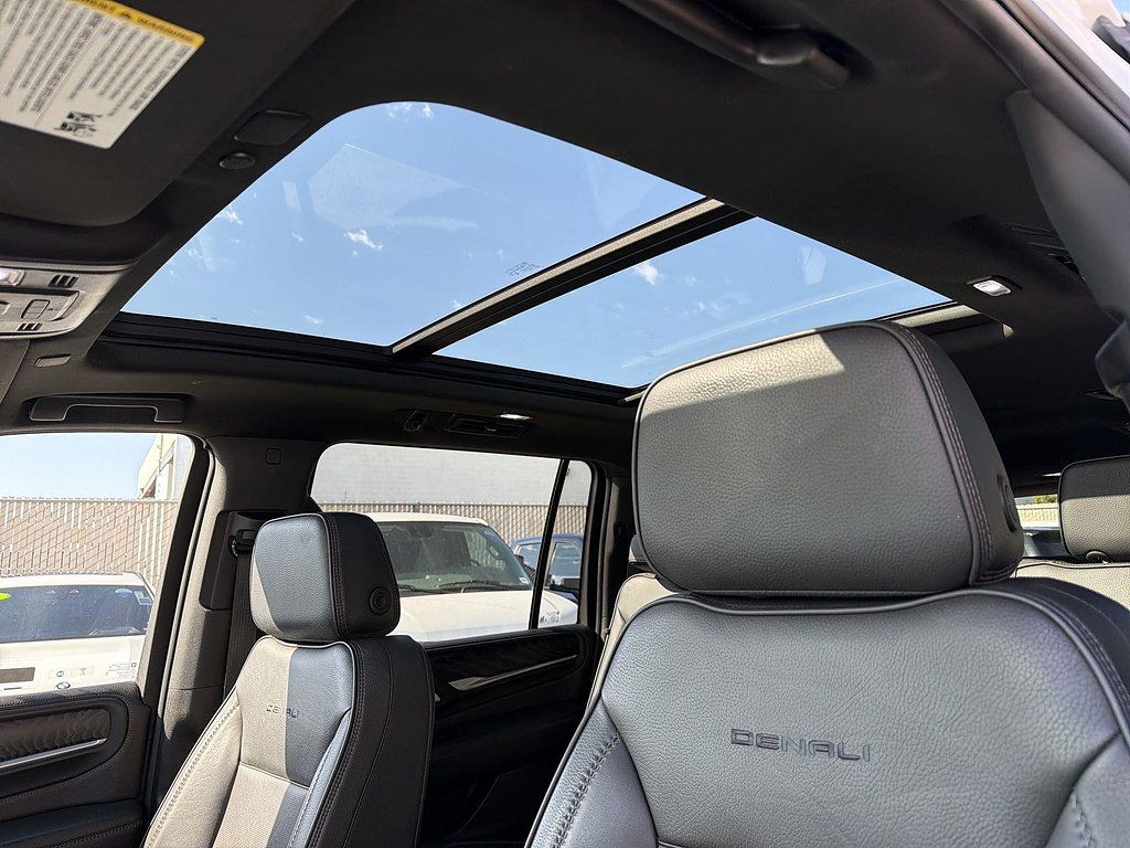 Used 2024 GMC Yukon XL Denali RWD image 18