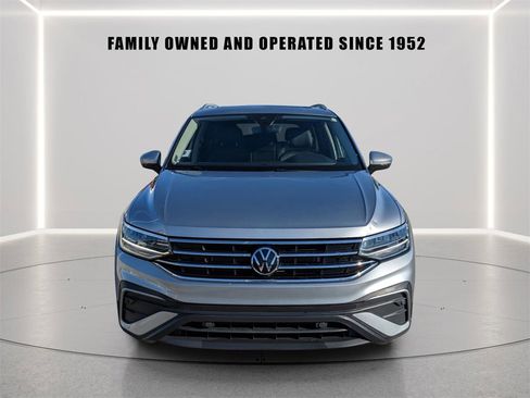 Certified 2023 Volkswagen Tiguan SE w/ Panoramic Sunroof Package image 6