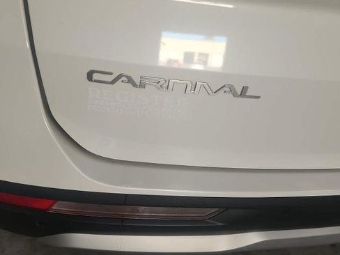 Used 2024 Kia Carnival LX FWD image 30