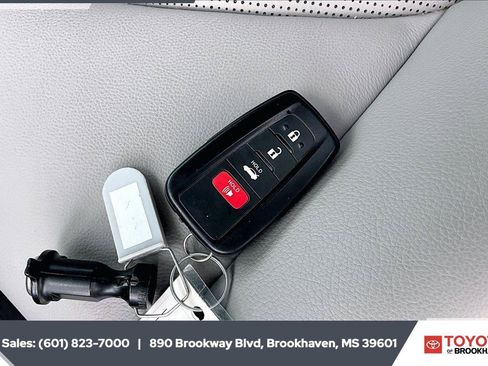 Used 2024 Toyota Camry XLE w/ Cold Weather Package FWD image 9