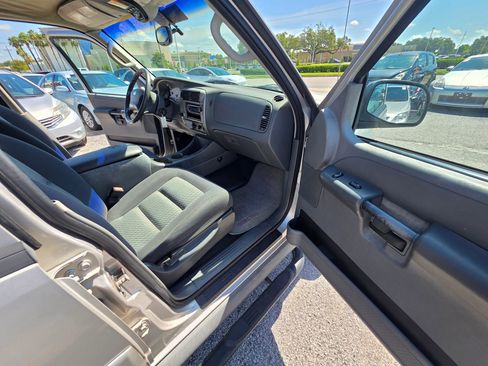 Used 2004 Ford Explorer Sport Trac XLT image 19