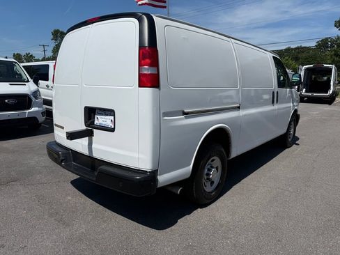 Used 2020 Chevrolet Express 3500 w/ Driver Convenience Package RWD image 11