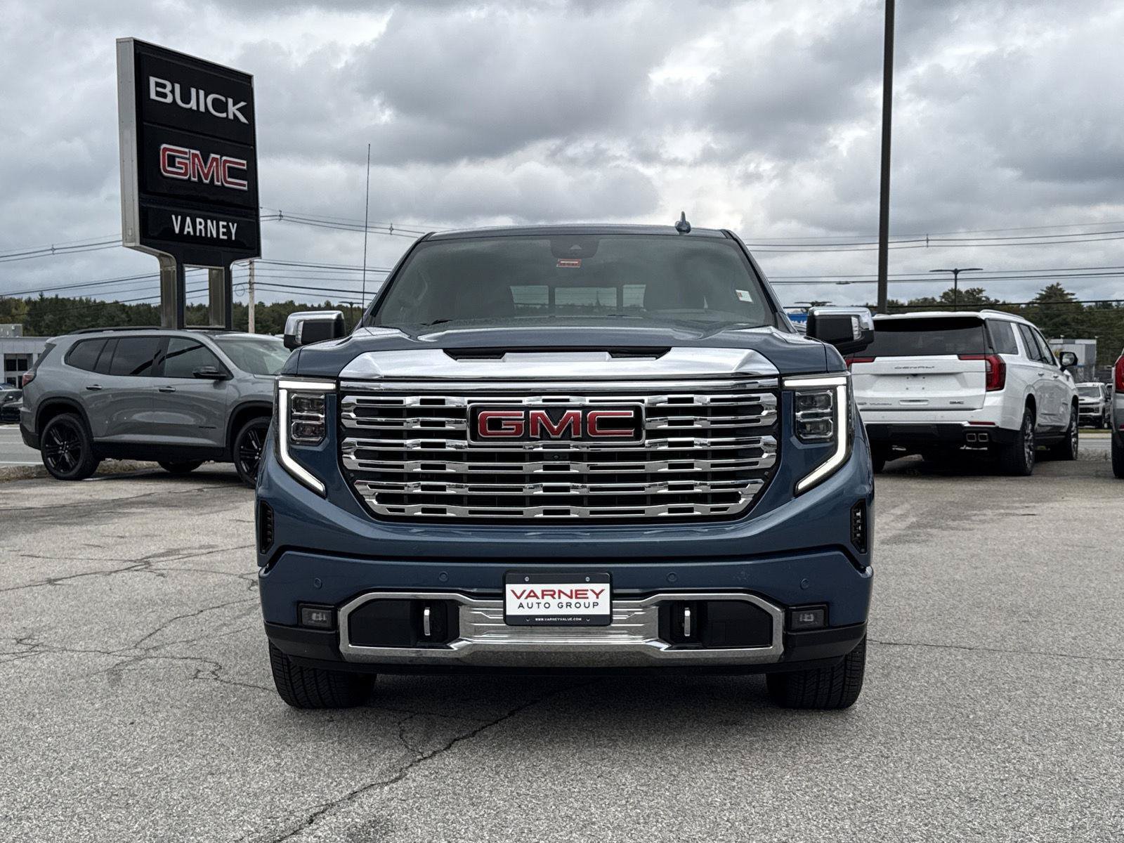 Used 2024 GMC Sierra 1500 Denali AWD/4WD image 2