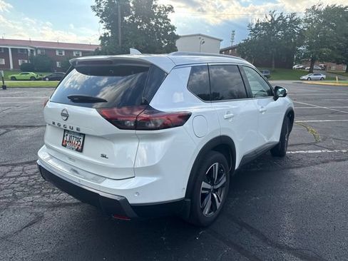 Used 2025 Nissan Rogue SL w/ SL Premium Package FWD image 8