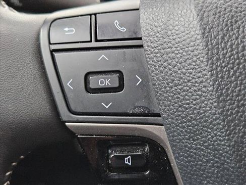 Used 2025 Toyota Camry SE image 15