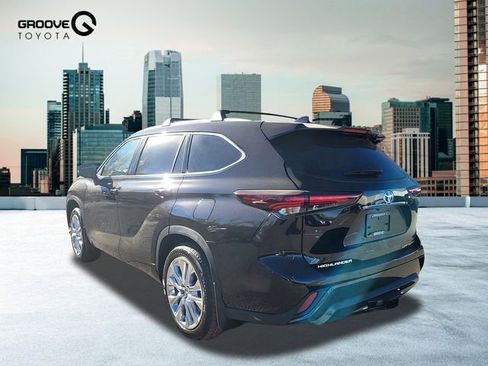 New 2026 Toyota Highlander Limited image 3