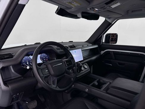 Used 2025 Land Rover Defender 110 S image 9