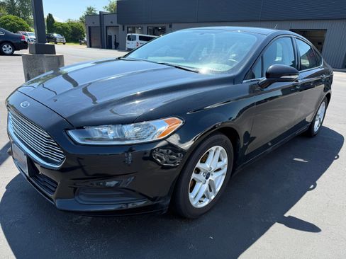 Used 2016 Ford Fusion SE FWD image 1