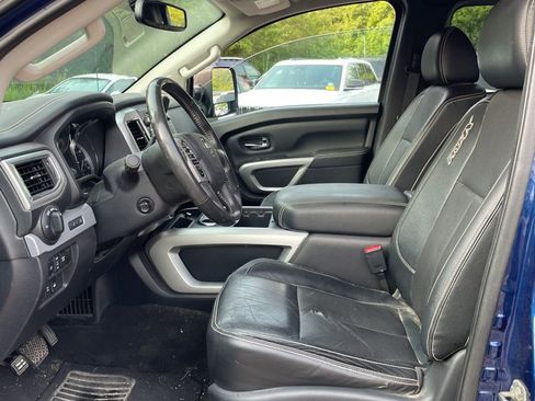 Used 2017 Nissan Titan PRO-4X w/ Pro-4x Convenience Package image 7