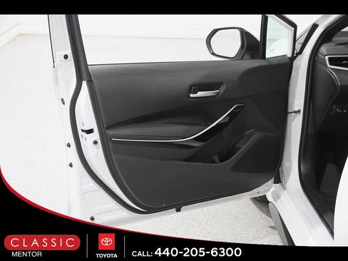 Used 2023 Toyota Corolla XSE FWD image 4