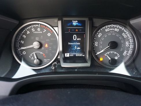 Used 2022 Toyota Tacoma TRD Off-Road w/ Technology Package AWD/4WD image 7