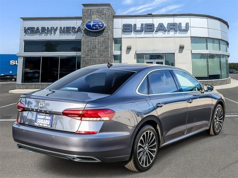 Used 2022 Volkswagen Passat 2.0T image 6