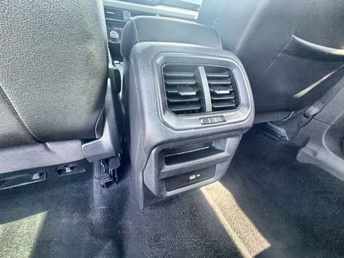 Used 2023 Volkswagen Taos SE w/ Panoramic Sunroof Package FWD image 20