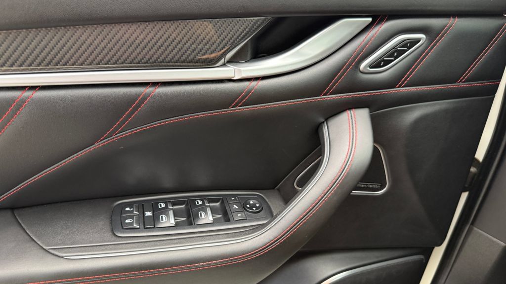 Used 2019 Maserati Levante GranLusso AWD/4WD image 43
