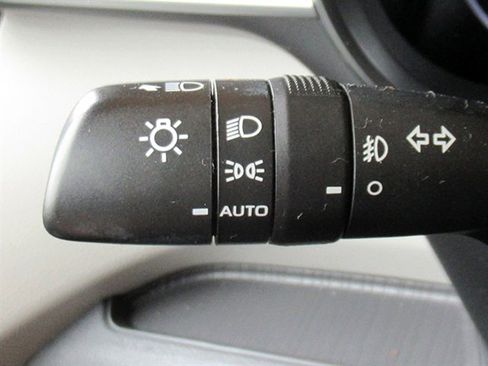 Used 2021 Toyota Sienna Limited image 34