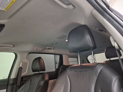 Used 2022 Kia Carnival LX image 19