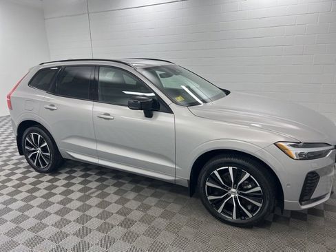 Used 2023 Volvo XC60 B5 Plus w/ Climate Package image 4