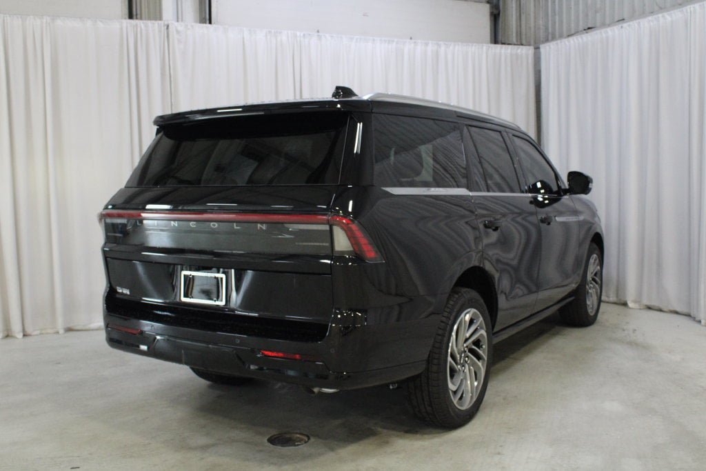New 2027 Lincoln Navigator Reserve AWD/4WD image 27