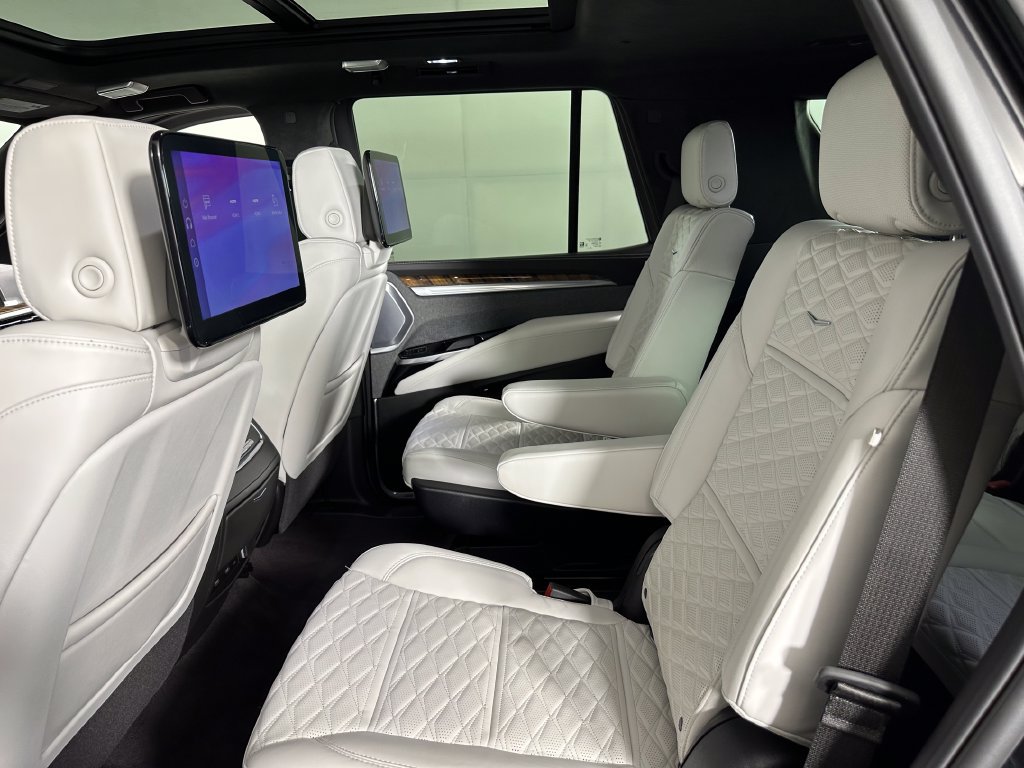 Used 2025 Cadillac Escalade Sport Platinum AWD/4WD image 31
