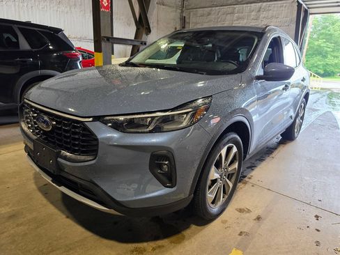 Used 2025 Ford Escape Platinum AWD/4WD image 1