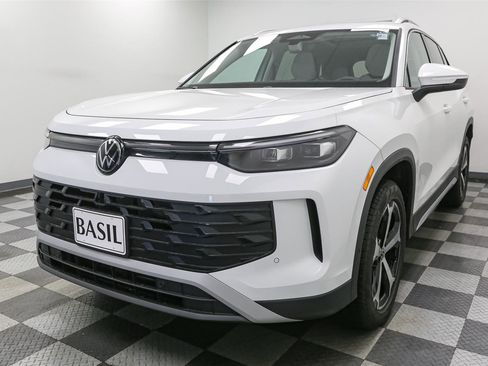 New 2025 Volkswagen Tiguan SE image 5