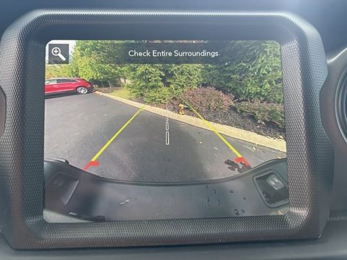 Used 2022 Jeep Gladiator Sport image 39