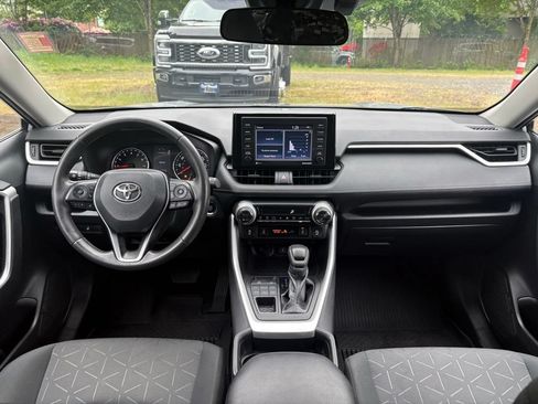 Used 2021 Toyota RAV4 XLE w/ XLE Grade Weather Package AWD/4WD image 18