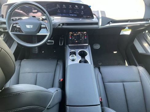 New 2026 Cadillac Vistiq Sport image 10