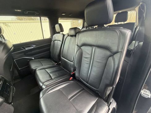 Used 2022 Jeep Wagoneer Series III AWD/4WD image 25