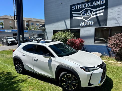 Used 2019 Lexus UX 200 w/ Accessory Package 2 FWD image 2