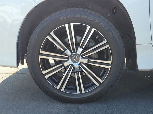 Used 2017 Lexus LX 570 4WD image 36