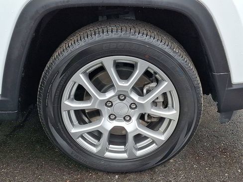 Used 2023 Jeep Compass Latitude image 8