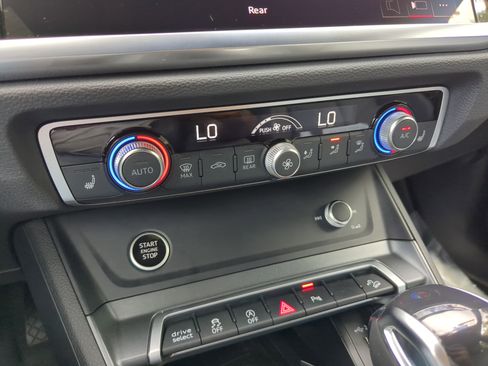 Certified 2025 Audi Q3 2.0T Premium w/ Convenience Package image 27