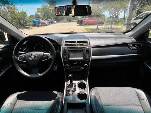 Used 2017 Toyota Camry SE FWD image 11