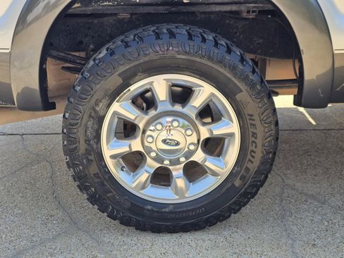 Used 2015 Ford F250 Lariat w/ Lariat Interior Package image 31