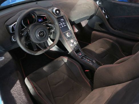Used 2015 McLaren 650S Spider RWD image 19