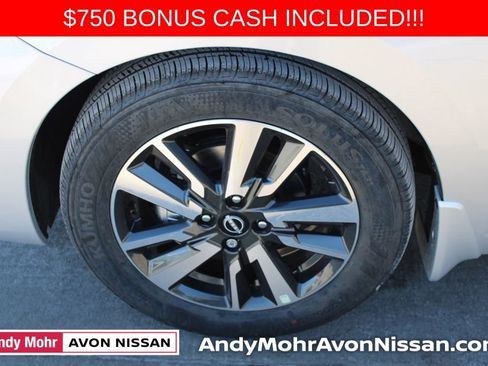 New 2025 Nissan Versa SV image 6