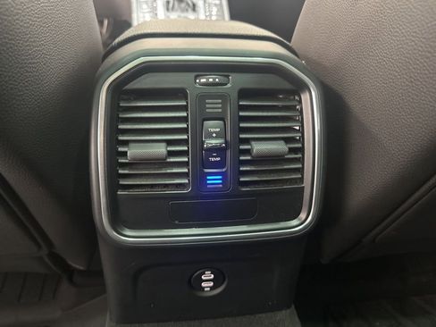 Used 2021 Porsche Macan Base image 31