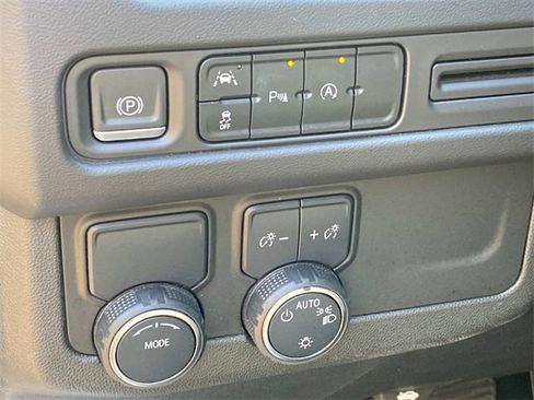 Used 2023 Chevrolet Suburban Premier image 16