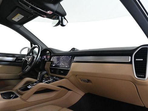 Certified 2023 Porsche Cayenne Platinum Edition AWD/4WD image 17
