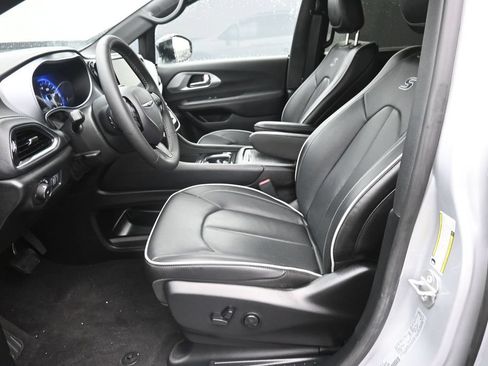 Used 2026 Chrysler Pacifica Limited w/ S Appearance Package FWD image 21