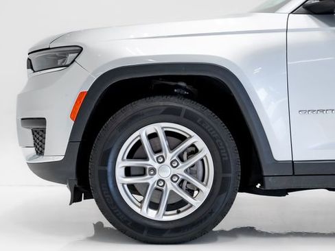 Used 2023 Jeep Grand Cherokee L Laredo AWD/4WD image 27