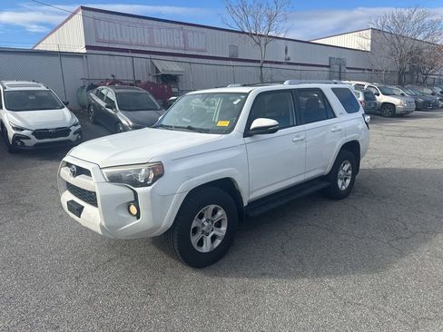 Used 2015 Toyota 4Runner SR5 image 3