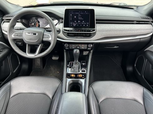 Used 2025 Jeep Compass Latitude AWD/4WD image 15