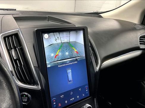 Used 2022 Ford Edge Titanium AWD/4WD image 15