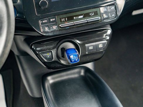 Used 2016 Toyota Prius Two image 19