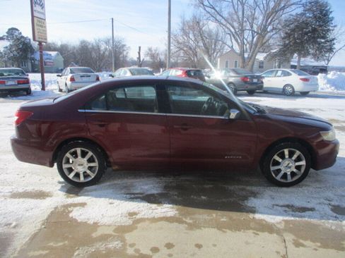 Used 2006 Lincoln Zephyr image 2