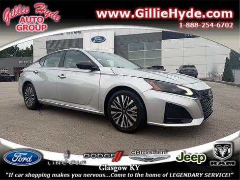 Used 2024 Nissan Altima 2.5 SV FWD image 1